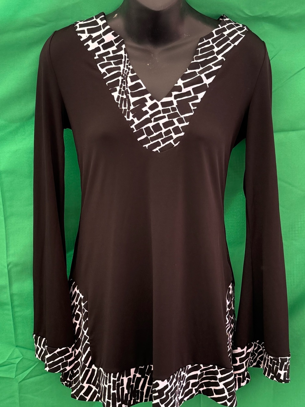 White House Black Market Black Long-Sleeve V-Neck Top with White Geometric Trim